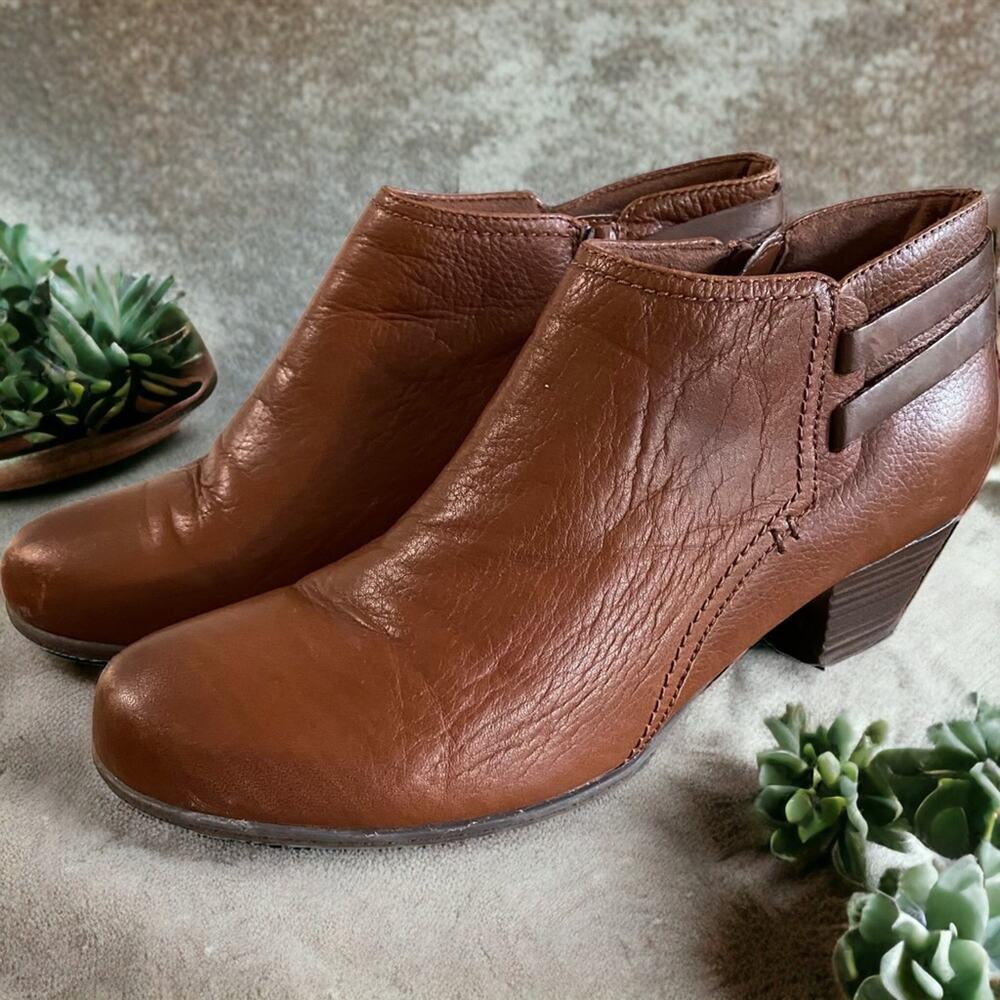 Clarks Womens Booties Size 8.5 Valarie Ashly Leather Strap ankle boots